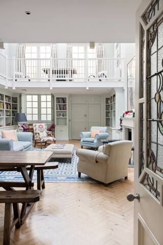 Quiet & Stylish 2BR in Chelsea gallery image 2