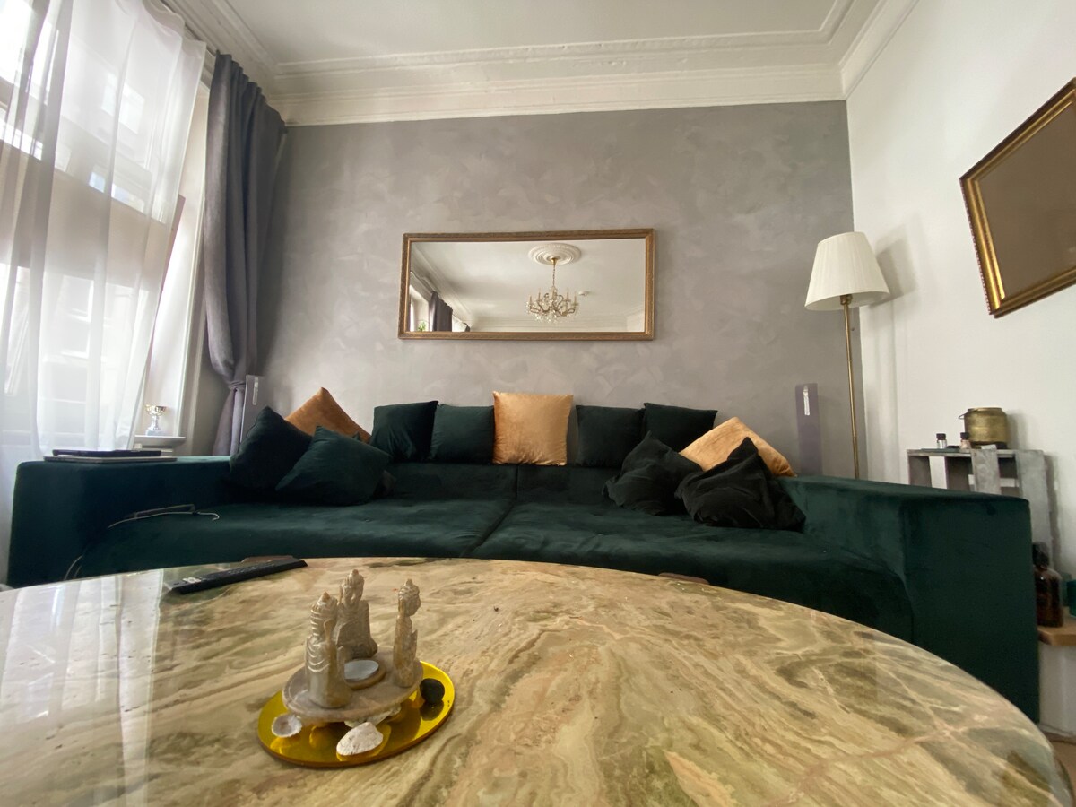 Anuncio de Airbnb popular: Unusual & cosy split-level home en St. Georg