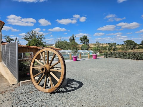 Gîte de Jouvence 3*, Jacuzzi and heated pool