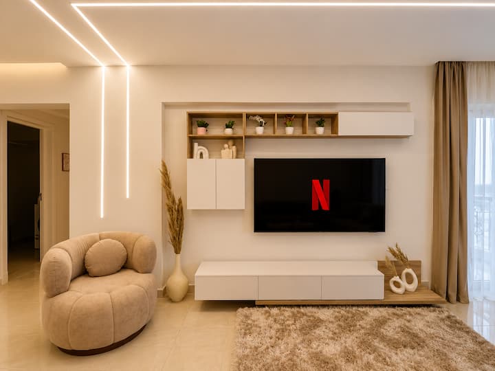 Luxurious 2BDR Apartment In Rehab City: Living room