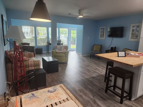 Top Airbnb: Beachy Poolside Condo-1st floor in Little River