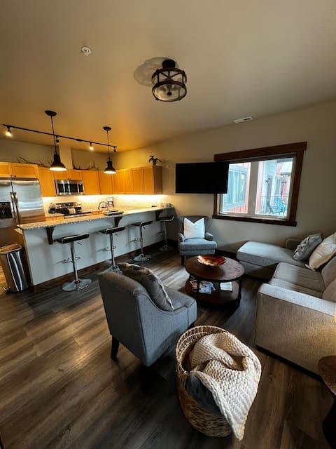 Top Airbnb: Downtown condo, minutes from Glacier National Park in Whitefish / Flathead Valley