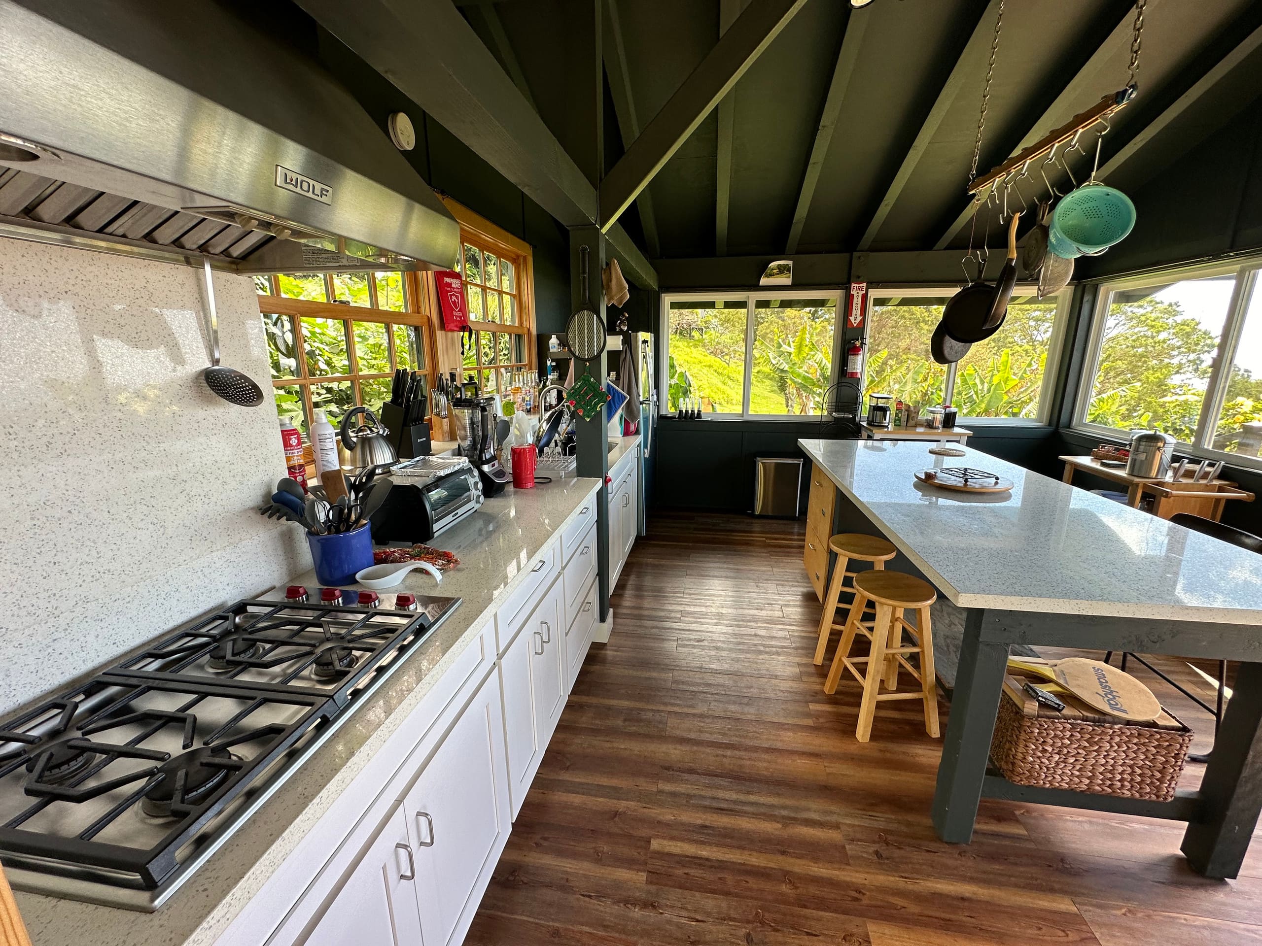 Charming Art Studio on a Scenic Mountain Slope - Photo 3