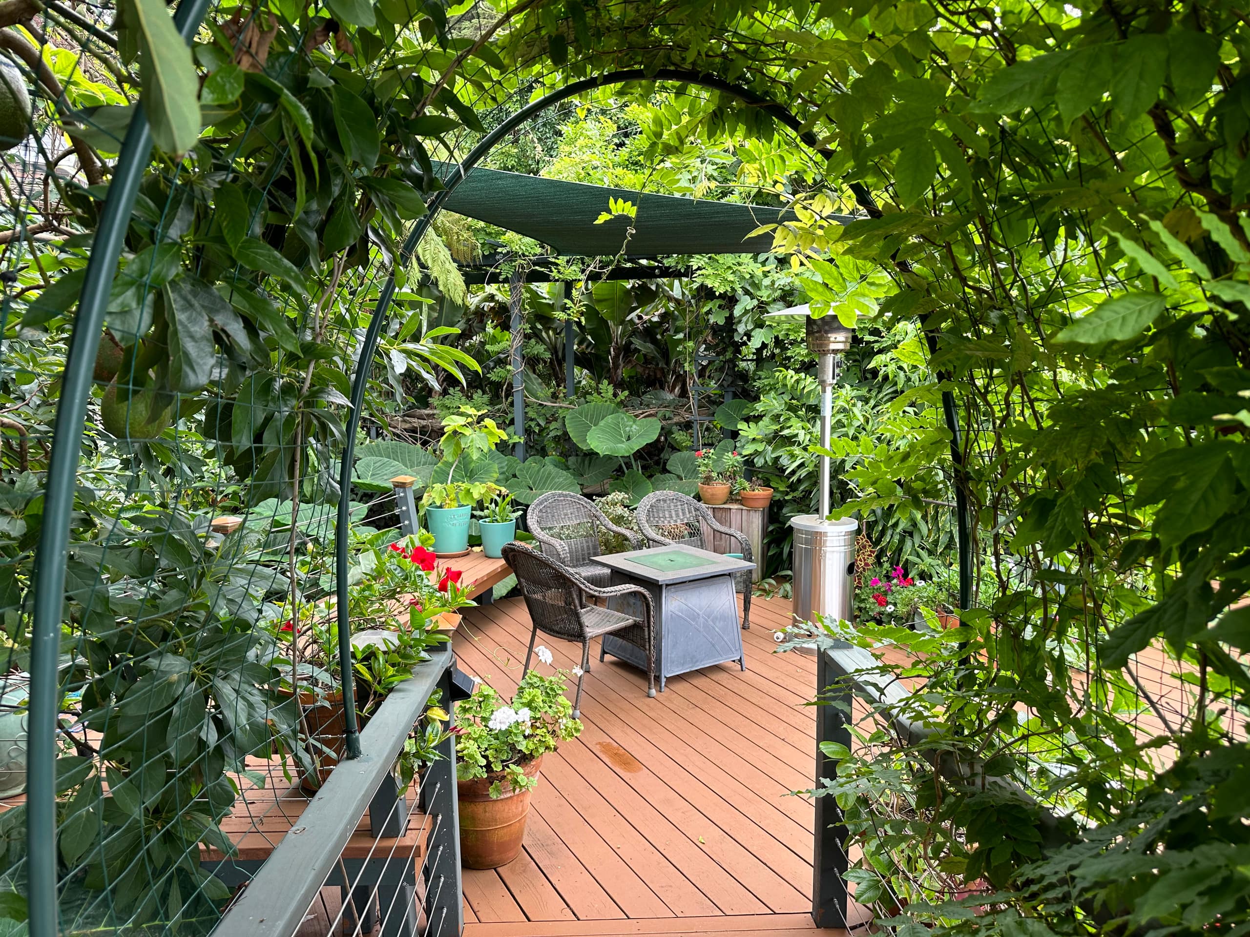 Charming Art Studio on a Scenic Mountain Slope - Photo 15