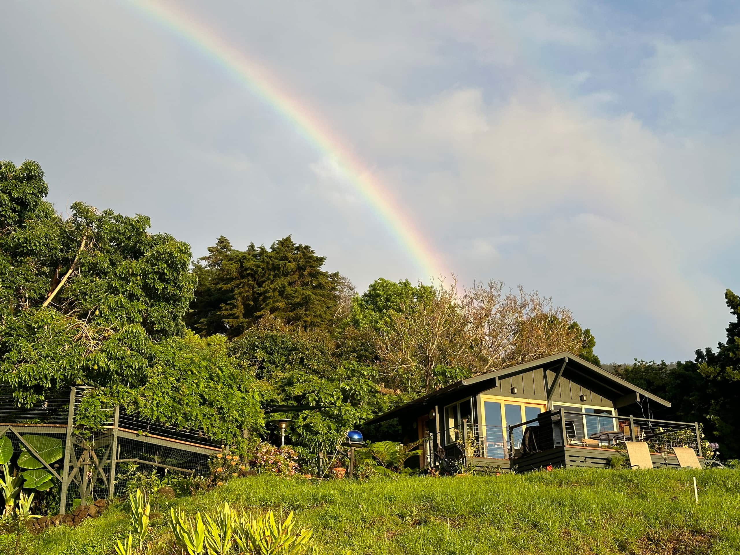 Charming Art Studio on a Scenic Mountain Slope - Photo 19
