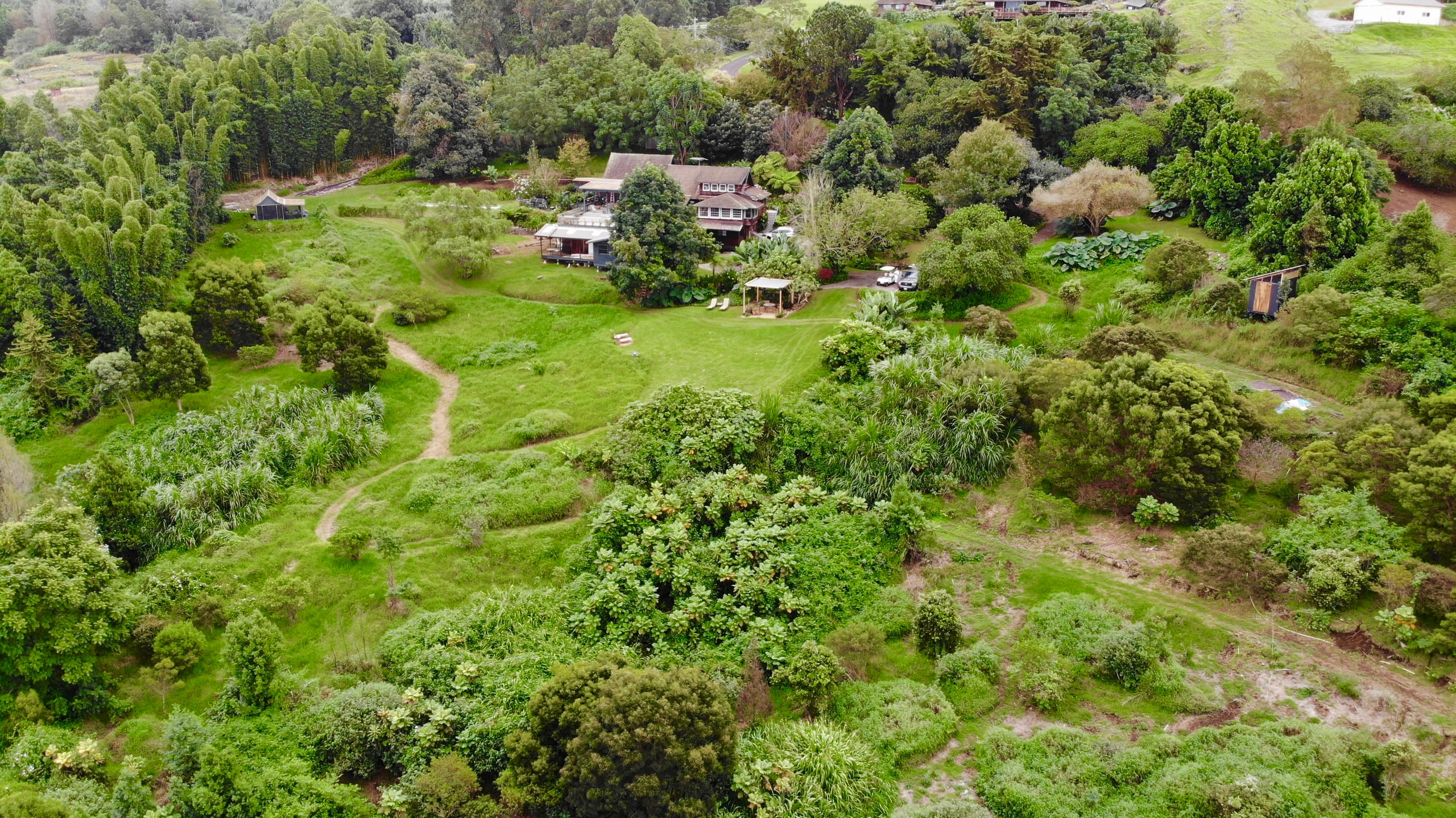 Charming Art Studio on a Scenic Mountain Slope - Photo 27