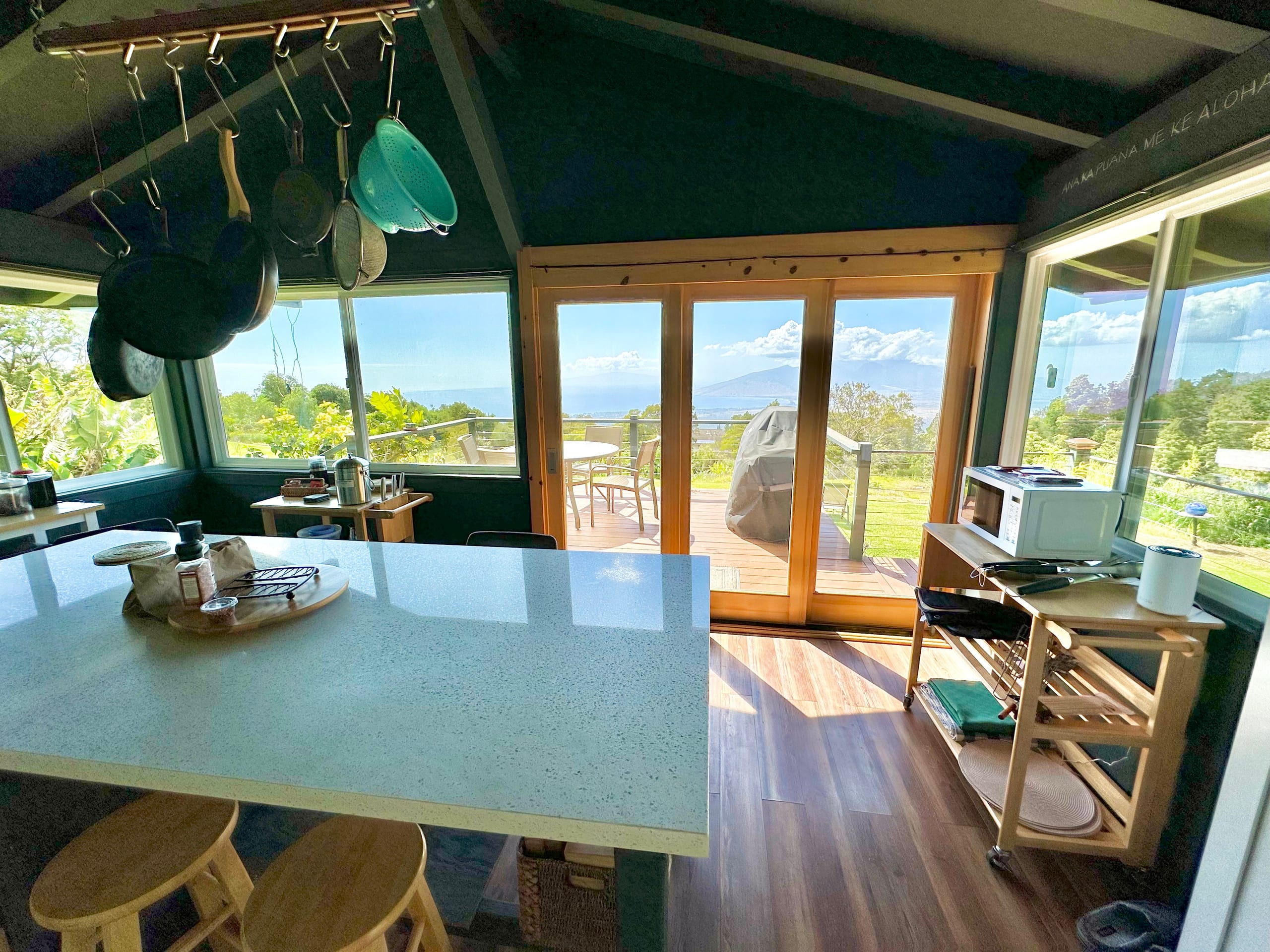 Charming Art Studio on a Scenic Mountain Slope - Photo 6