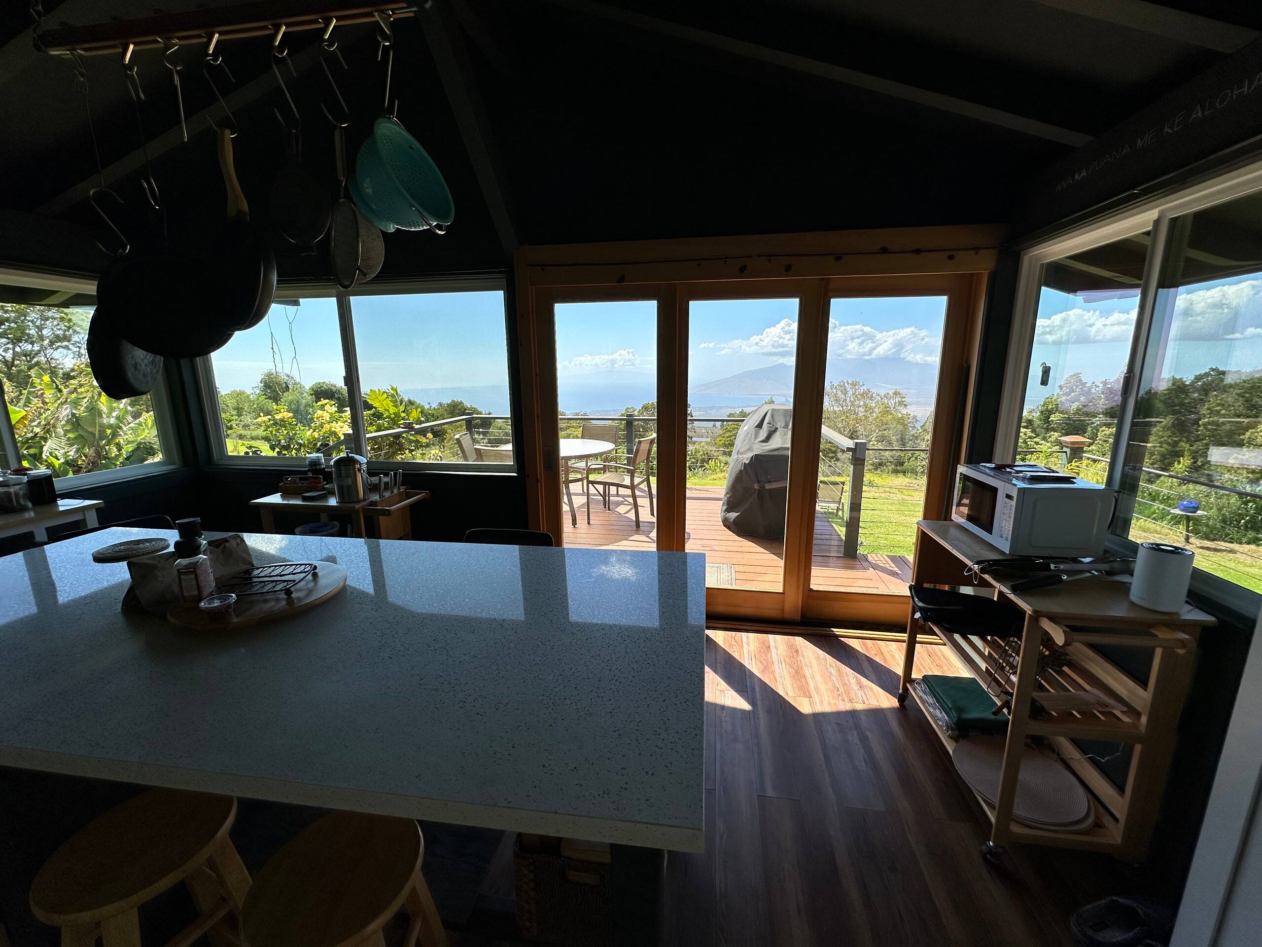 Charming Art Studio on a Scenic Mountain Slope - Photo 2