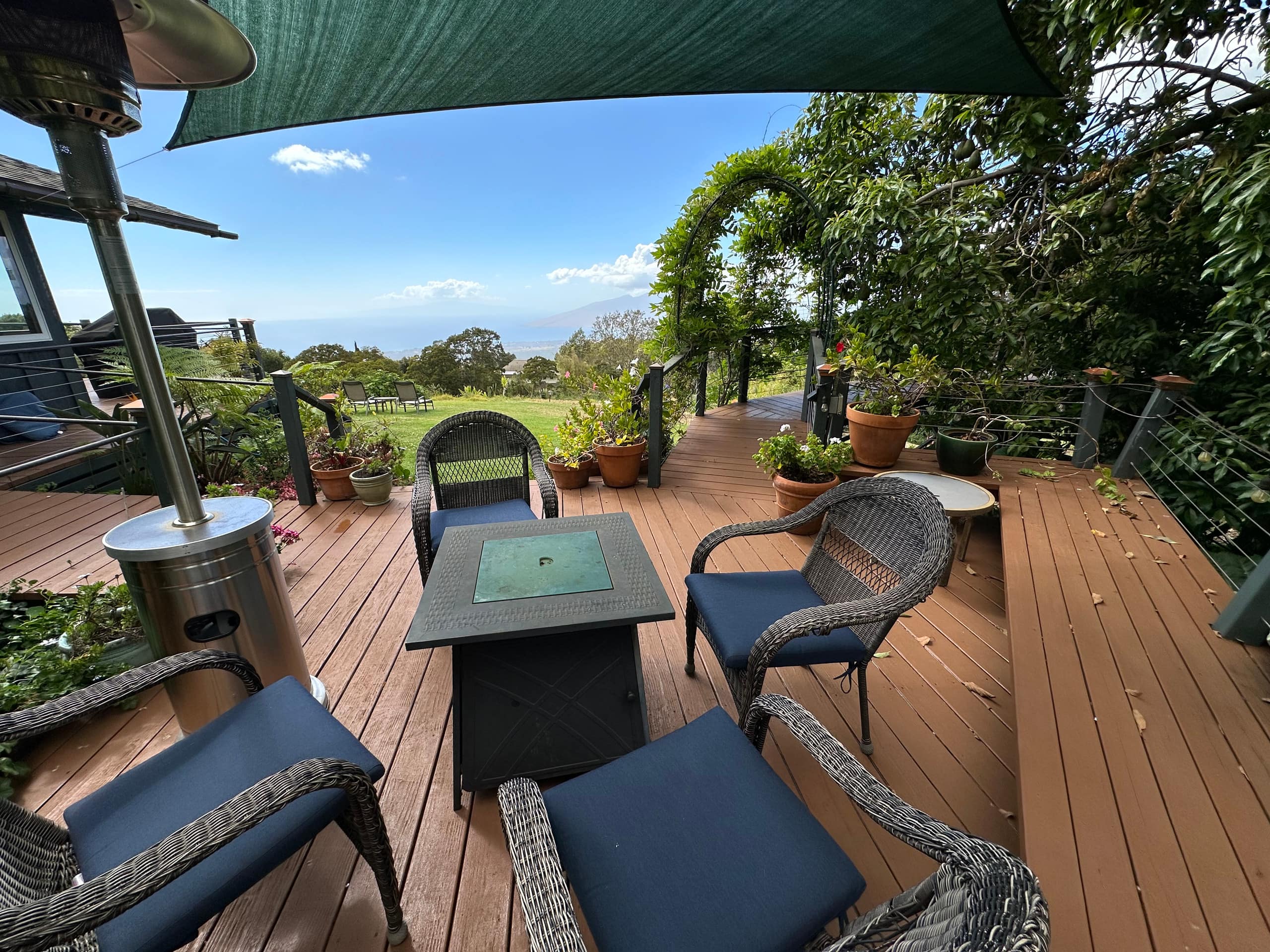 Charming Art Studio on a Scenic Mountain Slope - Photo 12