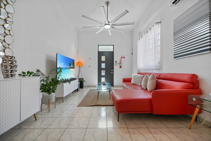 Modern Downtown Beach House - Aguadilla