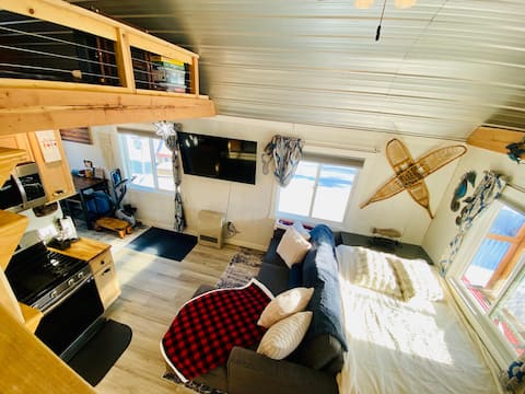 Popular Airbnb listing: Kenai Farmhouse Cabin Near Kenai River-Fenced Yard in Kenai