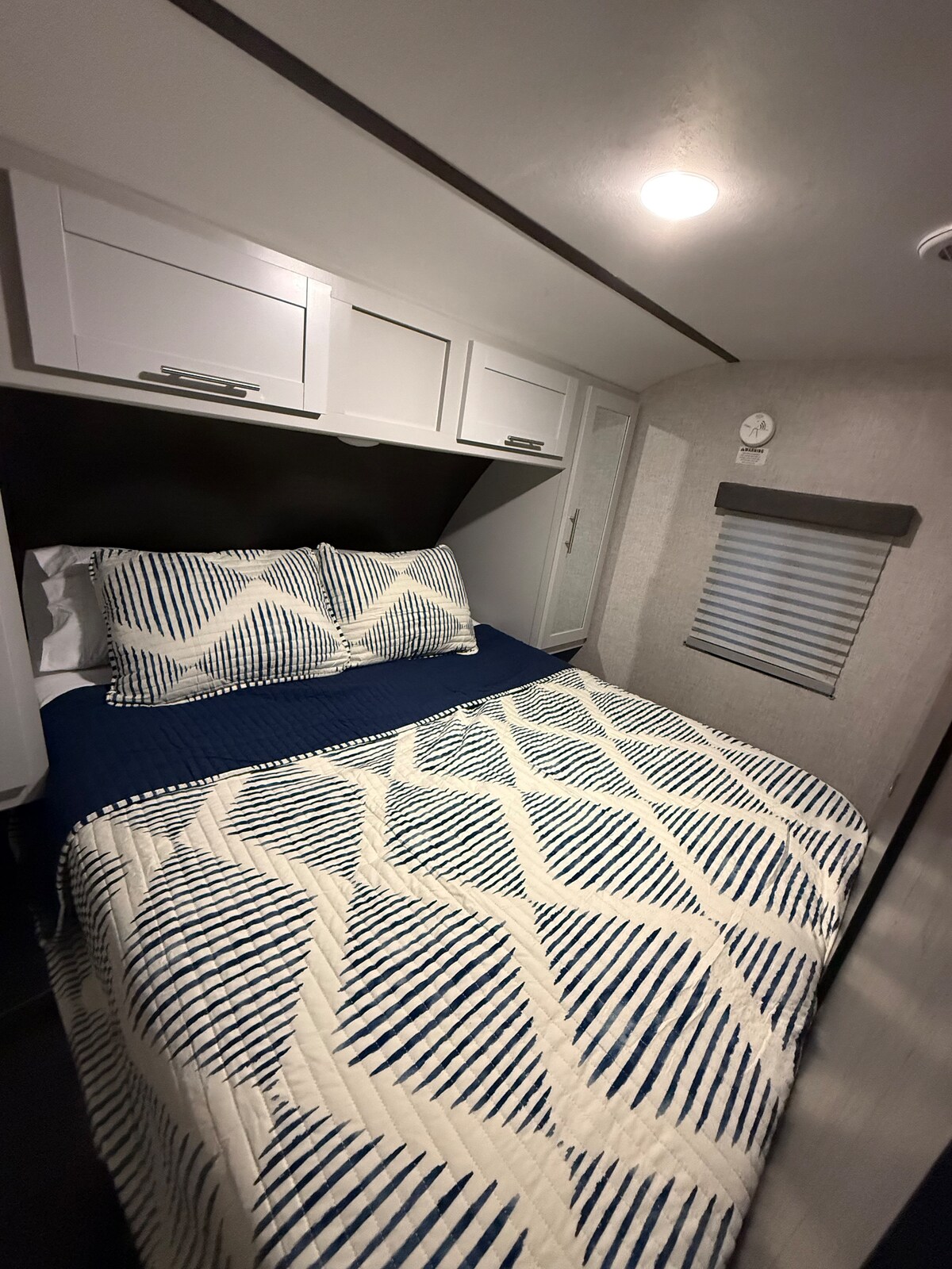 Camas - Grand Goldman – Etiqueta, image size:1200x1600