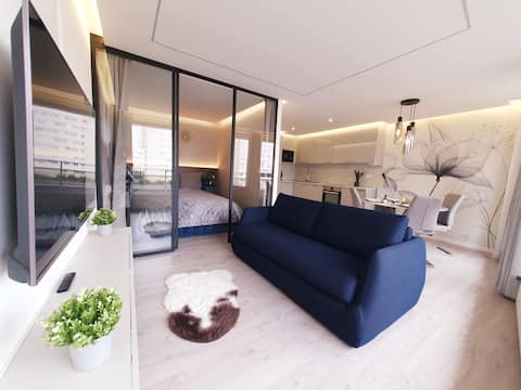 Successful Airbnb property: Stylish apartment with balcony in Puteaux