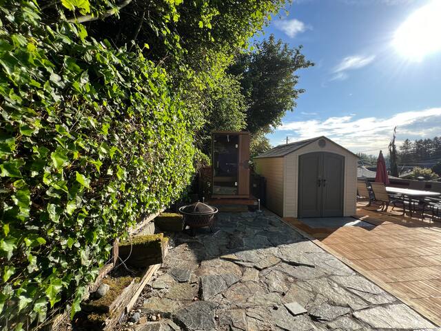 3 King/1 Queen Bedroom, Game room, 5 Parking spots gallery image 5