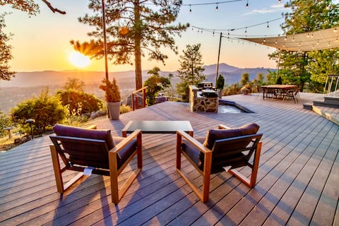 Panoramic Hilltop Views, Hot Tub, Sauna, Fire Pit