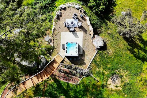 Panoramic Hilltop Views, Hot Tub, Sauna, Fire Pit