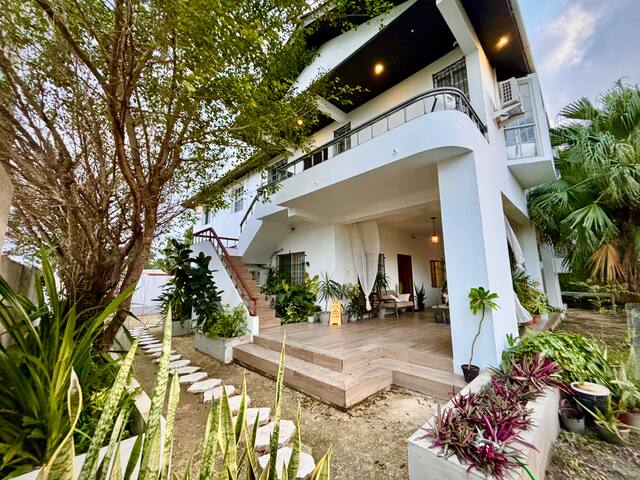 3 Apartments in aparthotel, Belize City