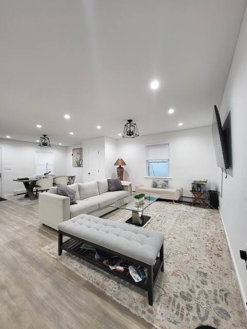 Lendes Modern Retro House in Long Island