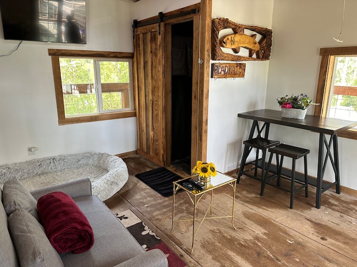 New, Comfortable And Beautiful Tree House - Shelton, WA
