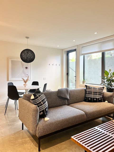 Top performing Airbnb: Urban Oasis Retreat in Shelbourne