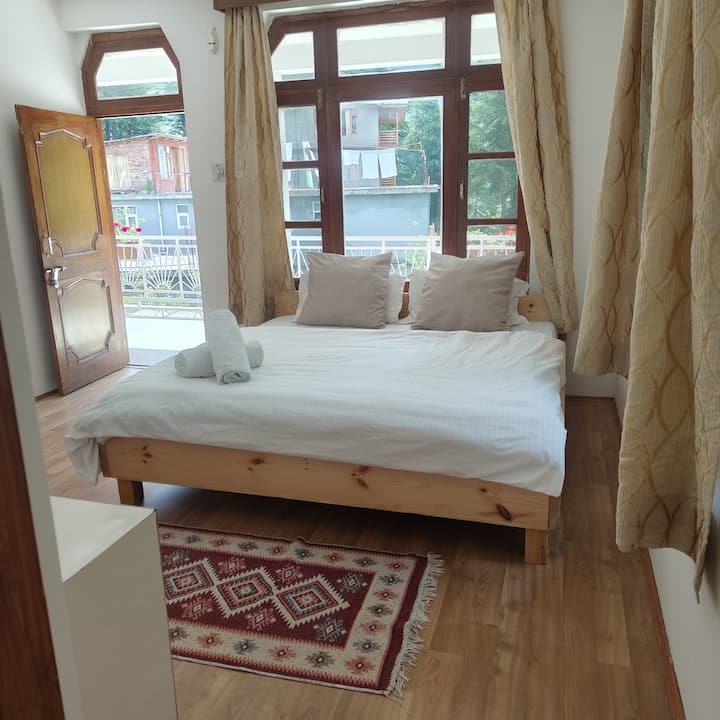 Flat No. 5 With Kitchen - Manali