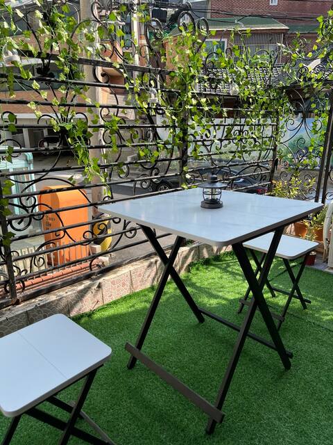 # Best location 1 minute away from Yeongdeungpo Station/3 rooms + private terrace/free parking/Mike house for up to 8 people!