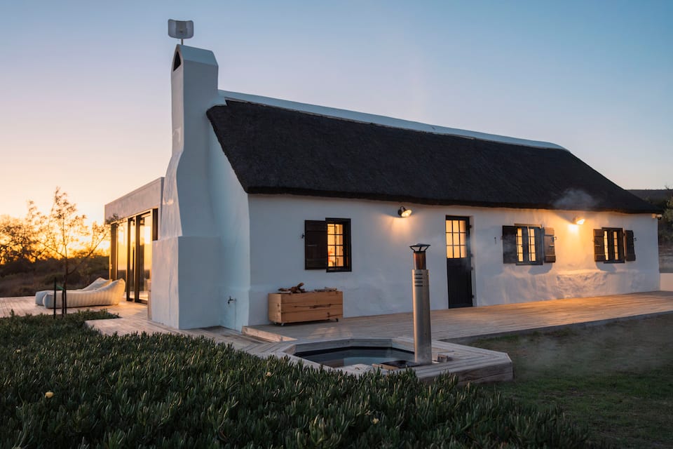 Thatch Haus, above the West Coast sandveld, Darling, Western Cape, South Africa, photo 8 of 10