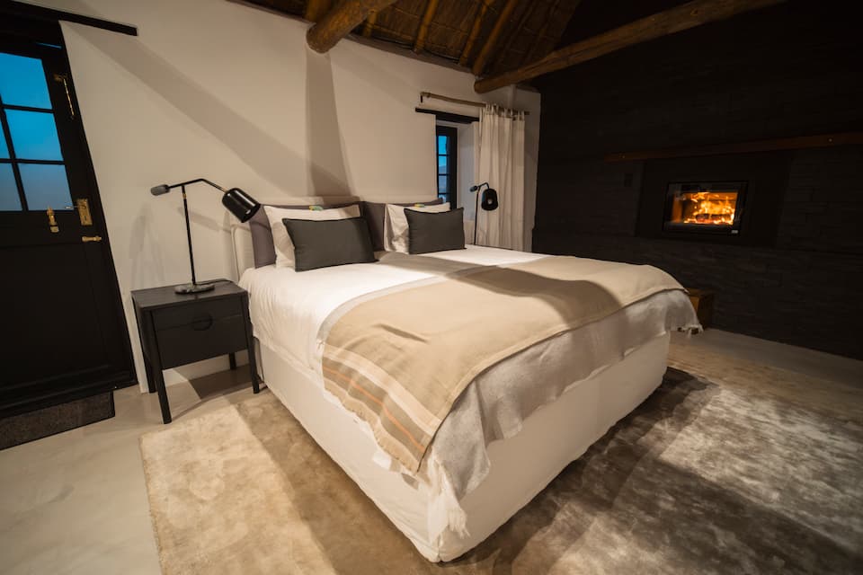 Thatch Haus, above the West Coast sandveld, Darling, Western Cape, South Africa, photo 6 of 10