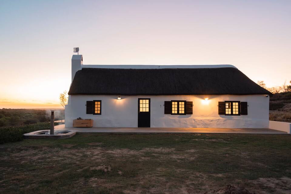 Thatch Haus, above the West Coast sandveld, Darling, Western Cape, South Africa, photo 10 of 10