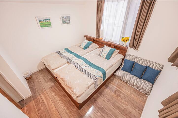 JR駅4分92 ㎡一戸建丸貸し，4寝室7Bedsコンビニ1分最大10名