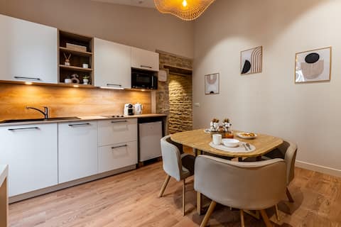 Annonce Airbnb populaire: Le Volnay • Air-conditioned • Station • Close to city center à Les Perrières