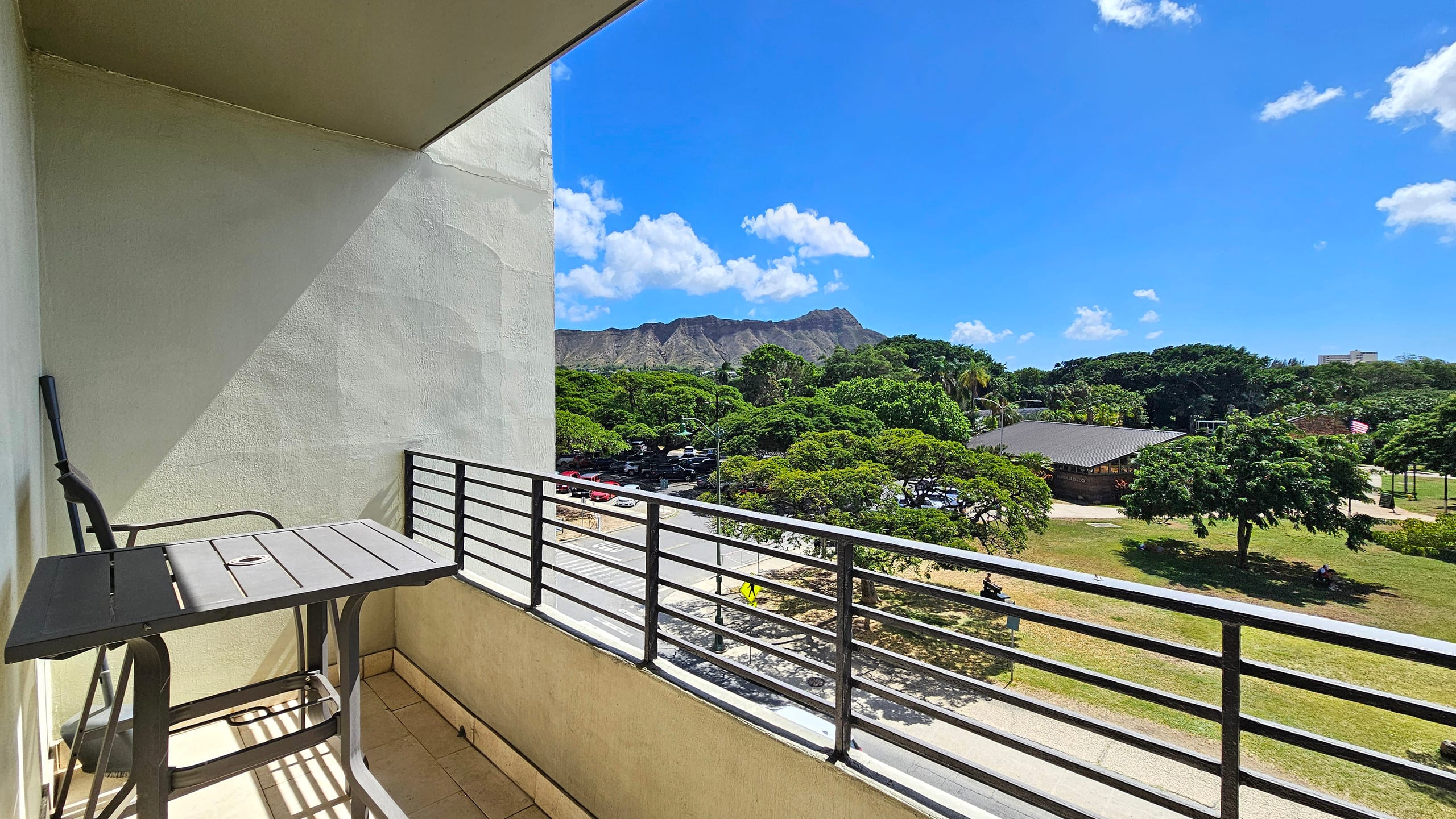 Condo in Honolulu · ★4.4 · Studio · 1 bed · 1 private bath - Image 19