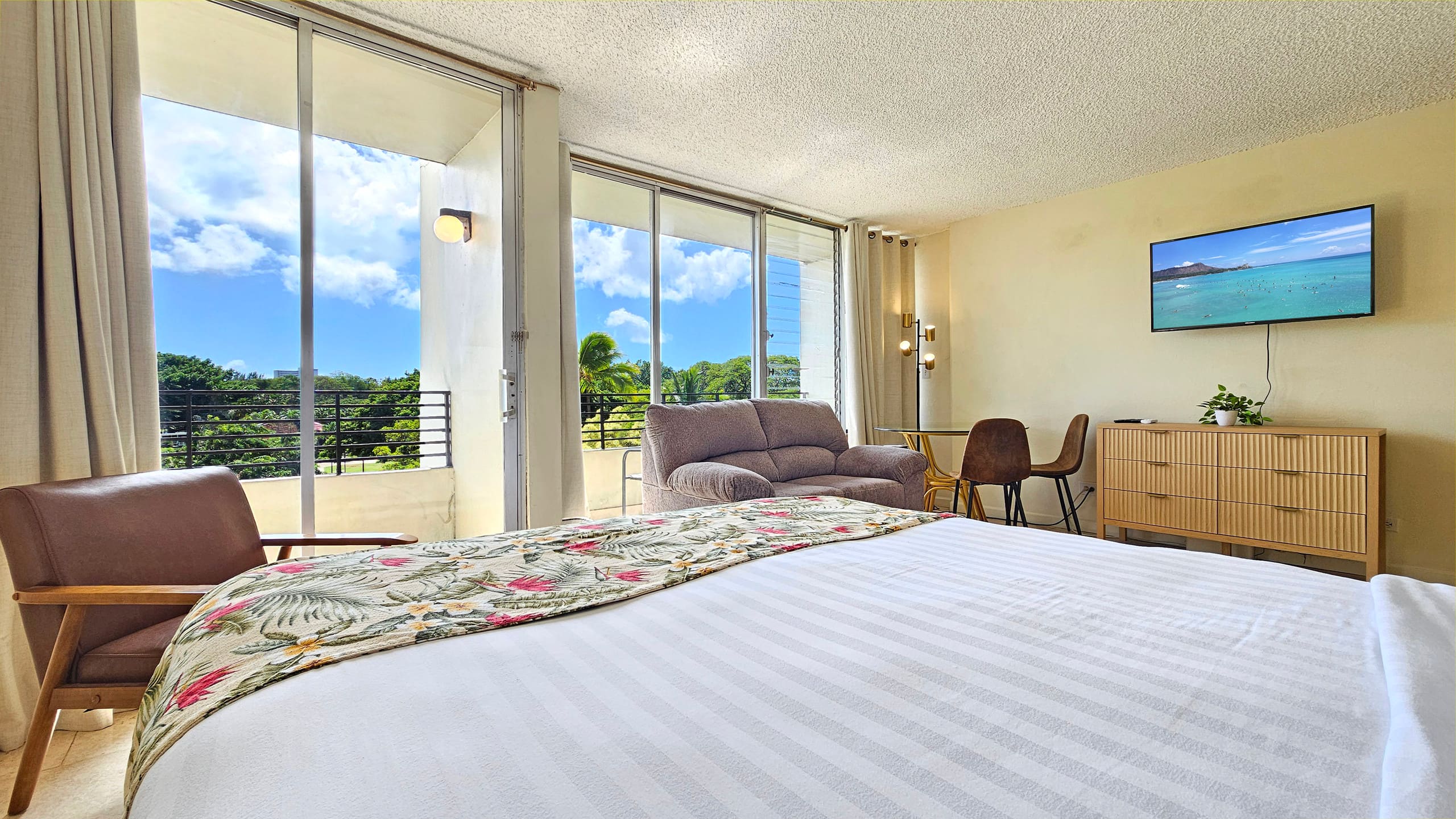 Condo in Honolulu · ★4.4 · Studio · 1 bed · 1 private bath - Image 38