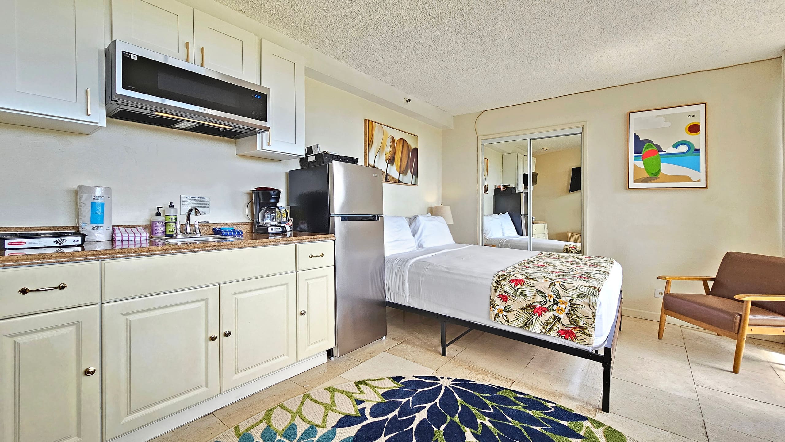 Condo in Honolulu · ★4.4 · Studio · 1 bed · 1 private bath - Image 7