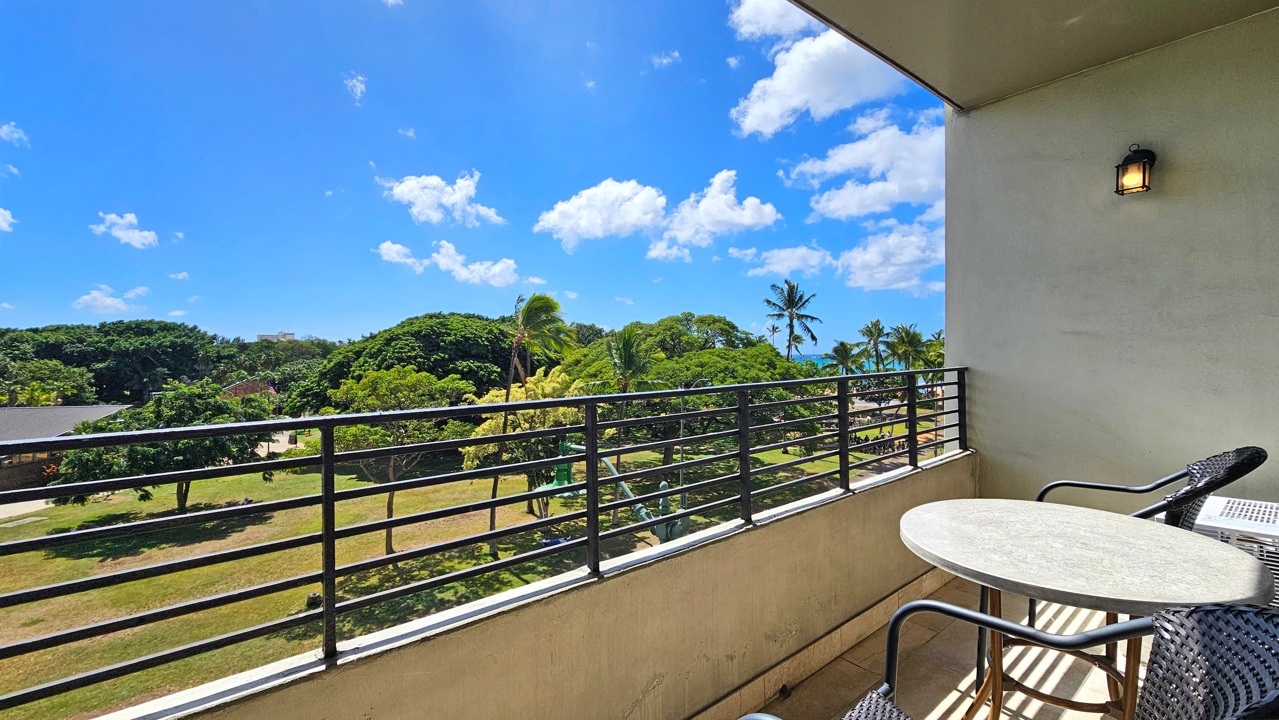 Condo in Honolulu · ★4.4 · Studio · 1 bed · 1 private bath - Image 20