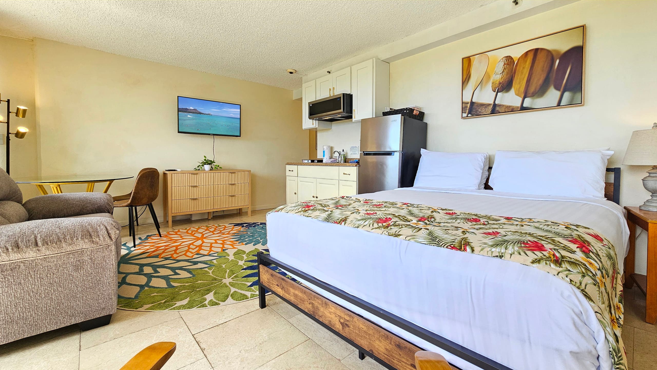 Condo in Honolulu · ★4.4 · Studio · 1 bed · 1 private bath - Image 1