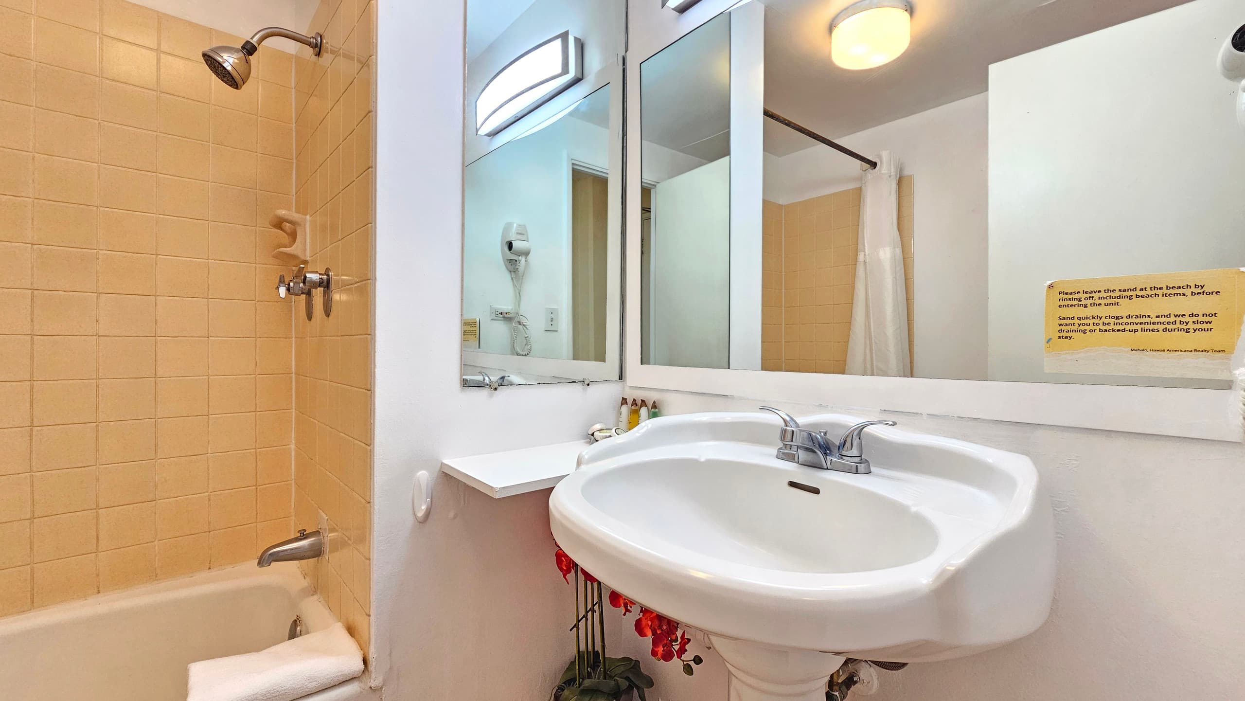 Condo in Honolulu · ★4.4 · Studio · 1 bed · 1 private bath - Image 15