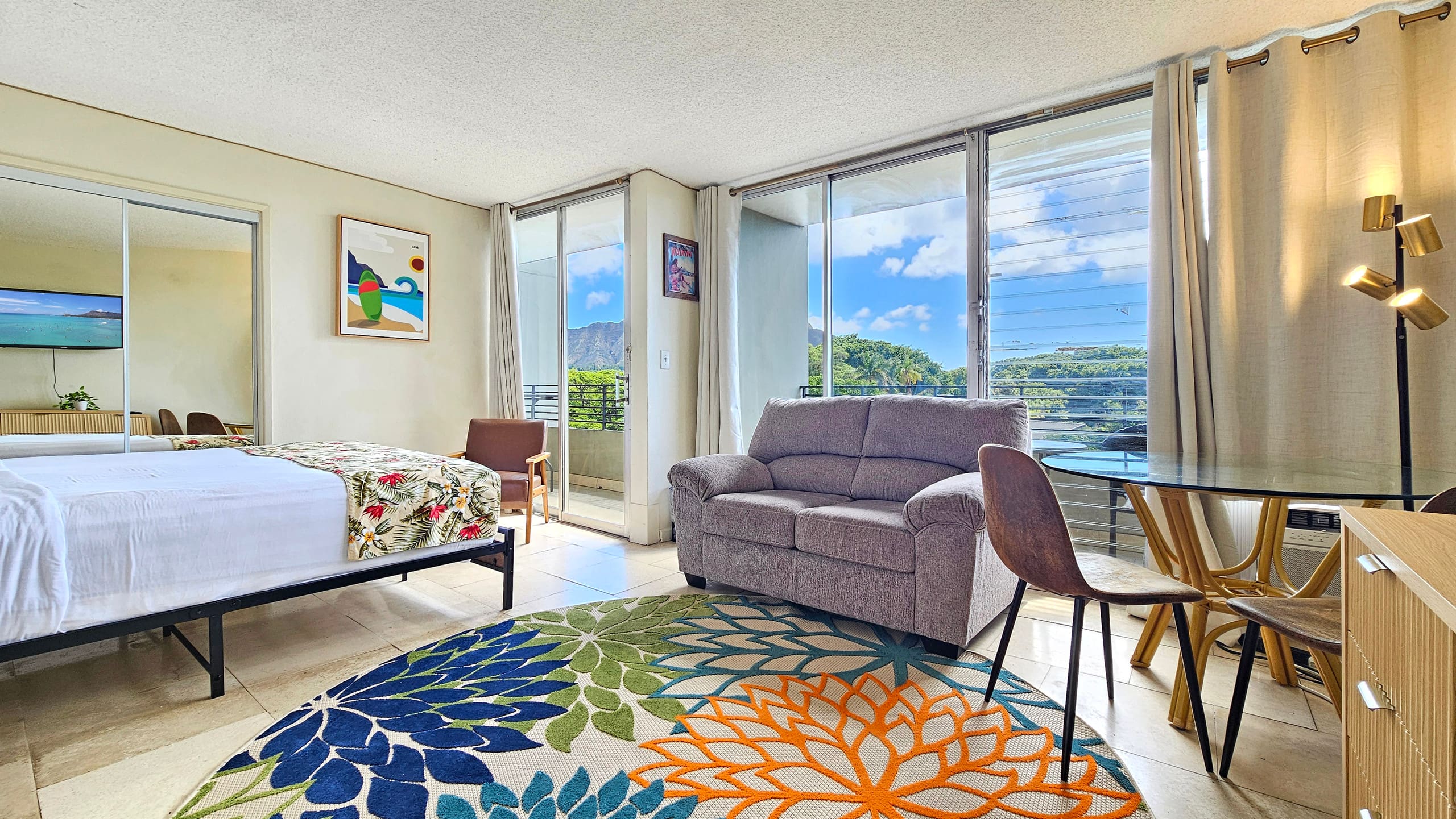 Condo in Honolulu · ★4.4 · Studio · 1 bed · 1 private bath - Image 2