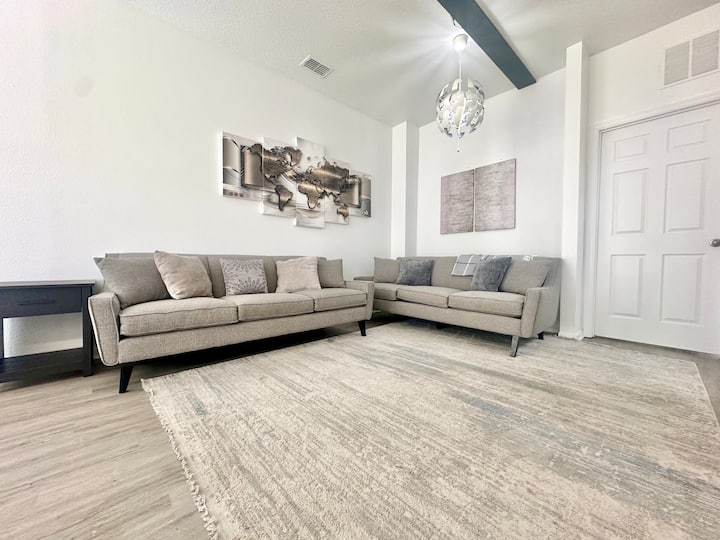 Kissimmee Area Resort-style Townhome Sleeps 11 - Kissimmee, FL