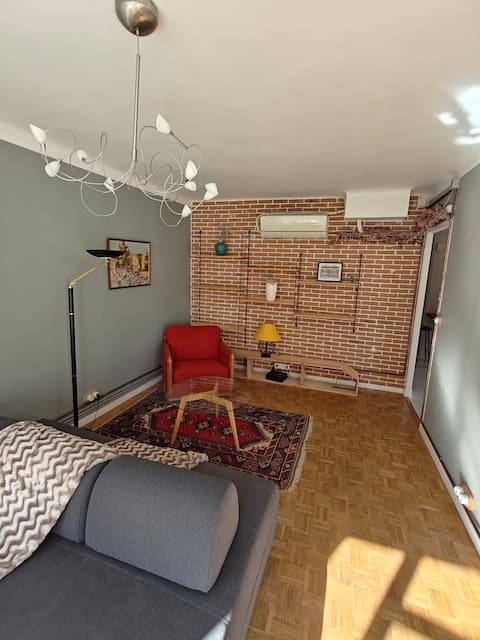 Popular Airbnb listing: Avignon Historical Centre Air Conditioning in Avignon