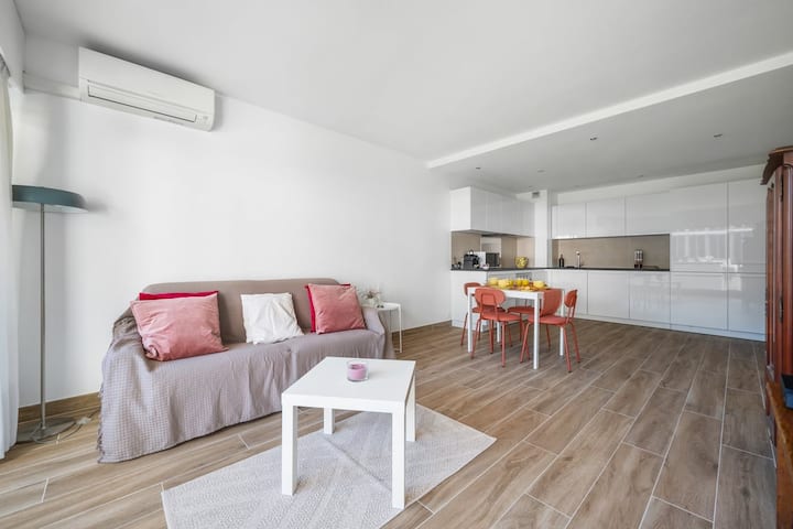 Terrasse De La Piscine Rocamare, Parking Privé - 멍똥