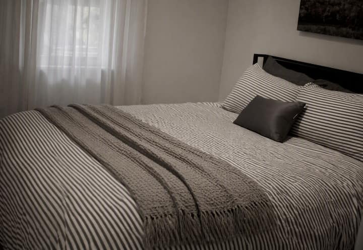 Bedroom 2 - Main floor