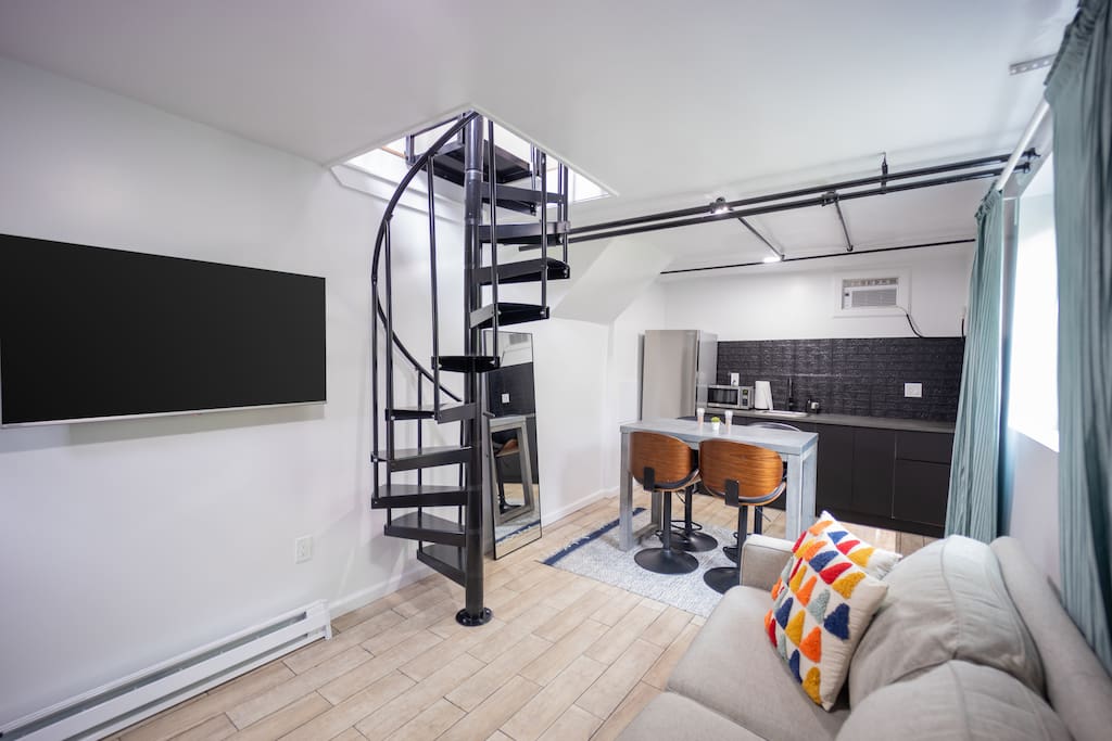 Airbnb Retro Loft 30 min from NYC w/free parking