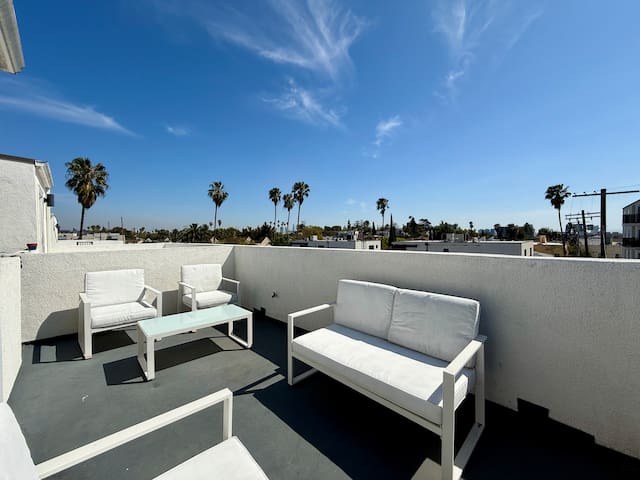 Spacious 5b4bTownhome 10min from Universal Studios