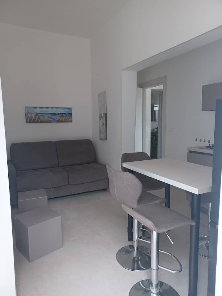 Kauč na razvlačenje nalazi se u blagovaonici 