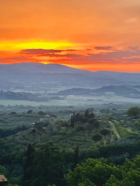 Top performing Airbnb: Elegant Townhouse with Private Spa & Turkish Bath in Città Della Pieve