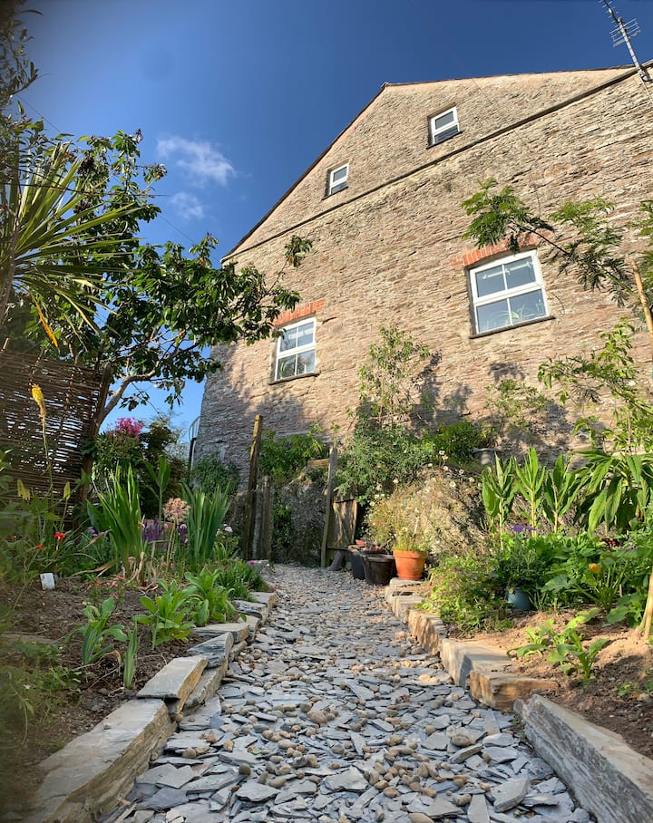 Lovely Historic Cottage -Sunsets, Views & Beaches - Cornwall