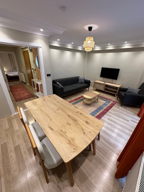 Young building in the center of Kadikoy, 3 beds, 2 bedrooms