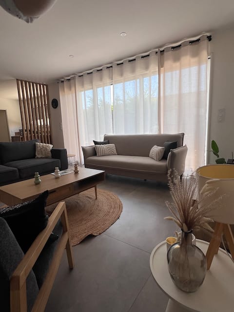 Modern new 4 bedroom house near Futuroscope
