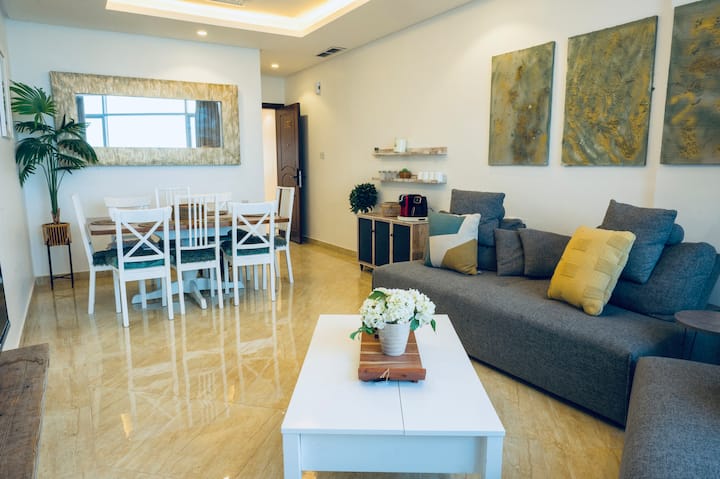 * * * * *Salmiya Sea Breeze Retreat-seafront Haven - Koweït